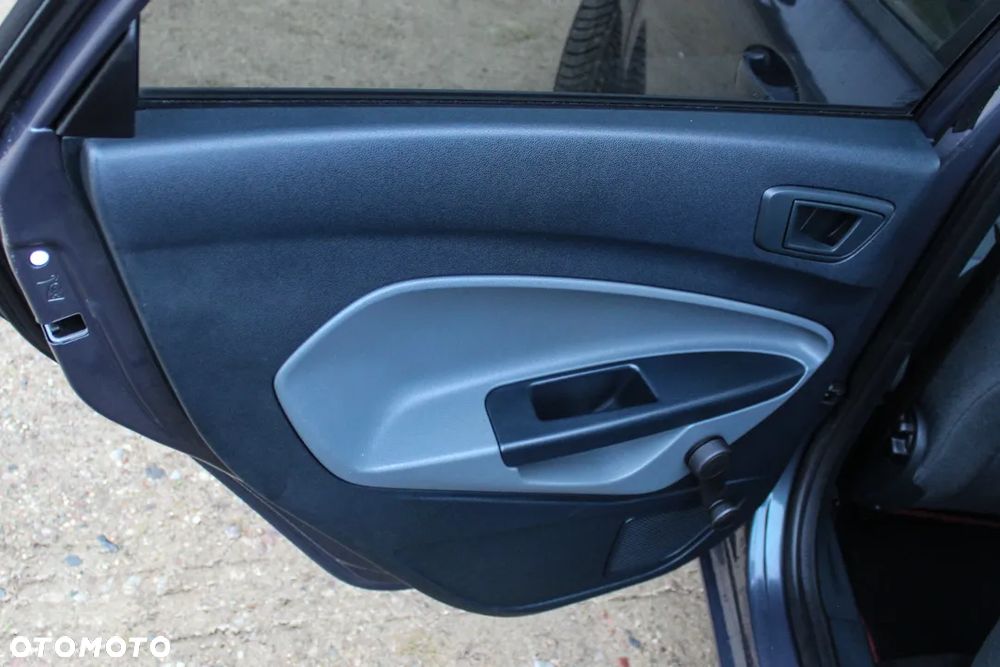 Ford Fiesta 1.25 Ambiente - 22