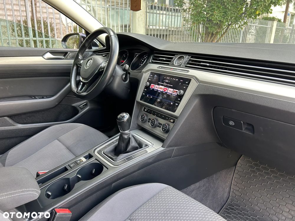 Volkswagen Passat - 4