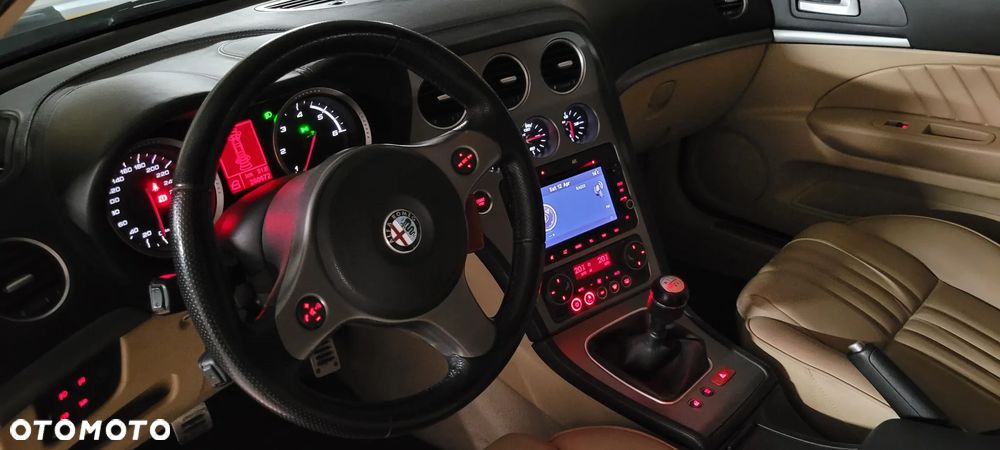 Alfa Romeo 159 Sportwagon ver-159-2-4jtdm-q4-distinctive - 16