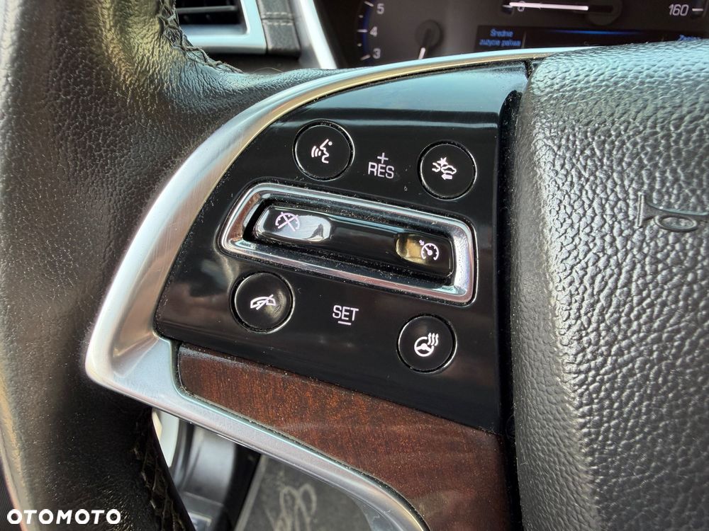 Cadillac SRX - 23