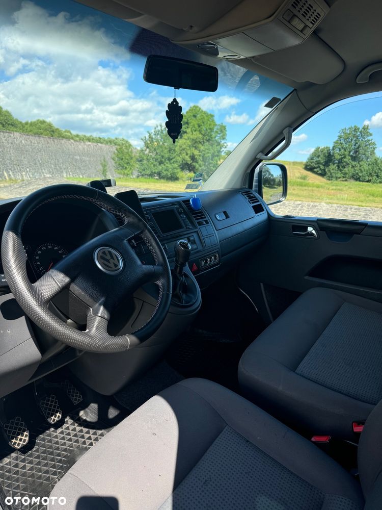 Volkswagen Caravelle - 8