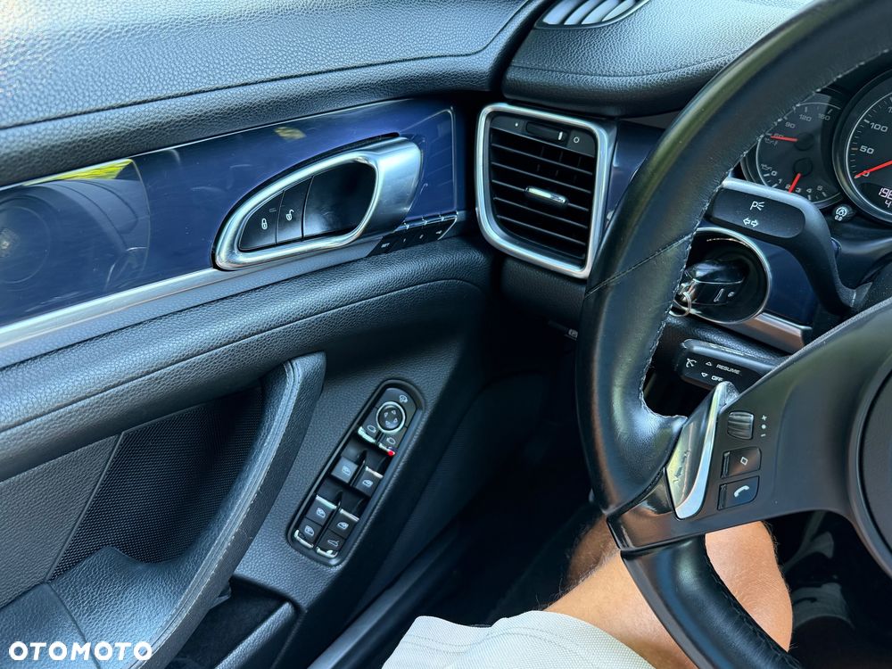 Porsche Panamera 4 Edition - 36