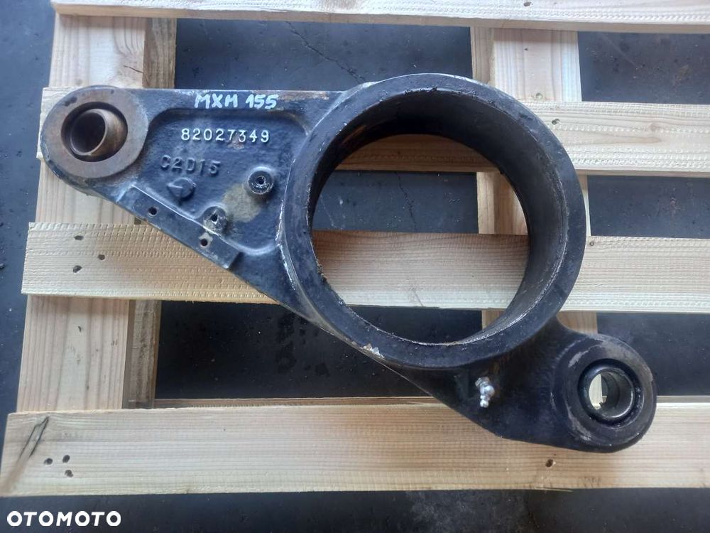 Elementy amortyzacji przedniej osi Case MXM155 - 3