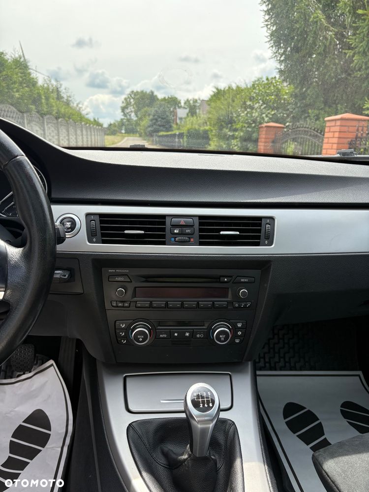 BMW Seria 3 320i - 16