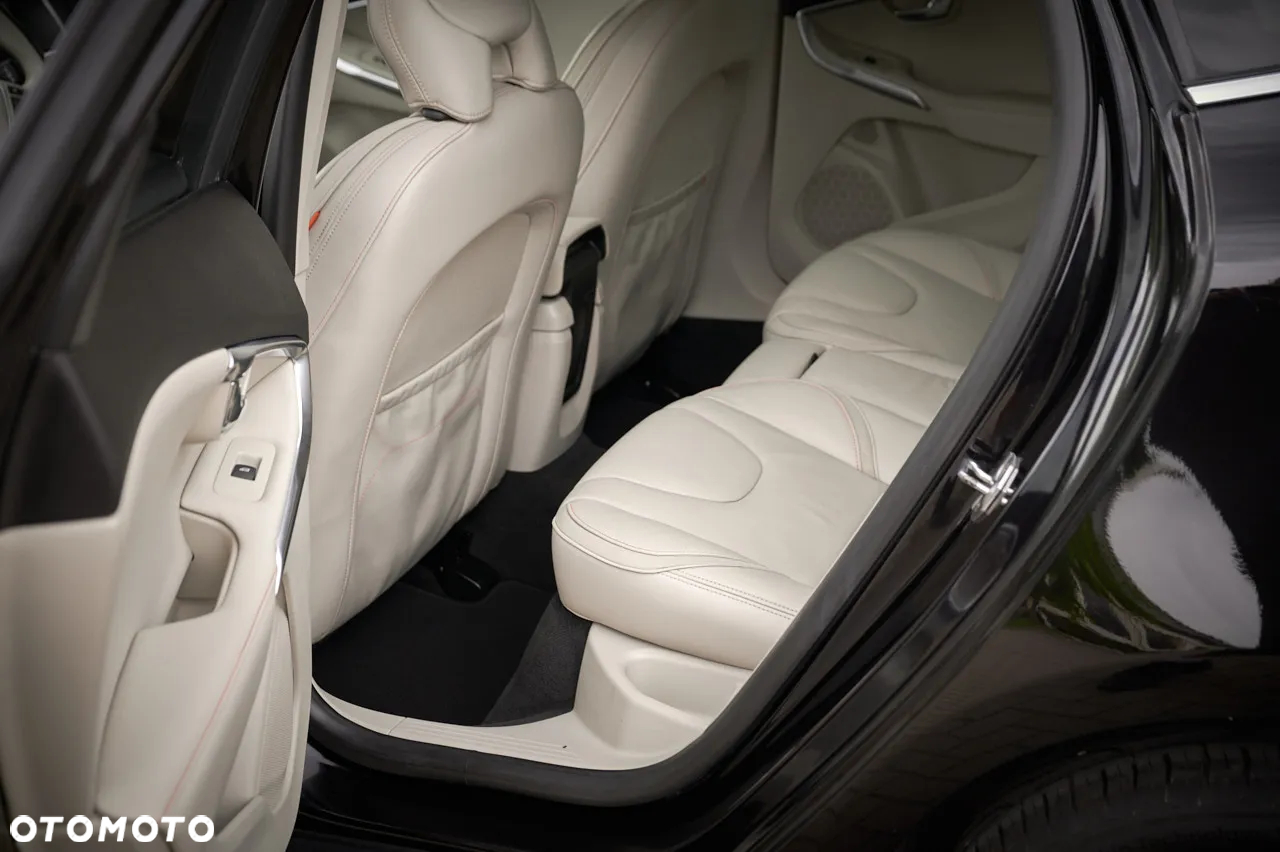 Volvo V40 Cross Country D2 Drive-E Ocean Race - 21