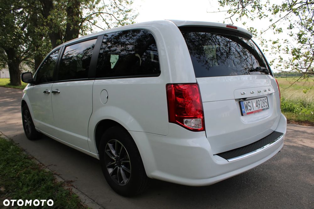 Dodge Grand Caravan - 10