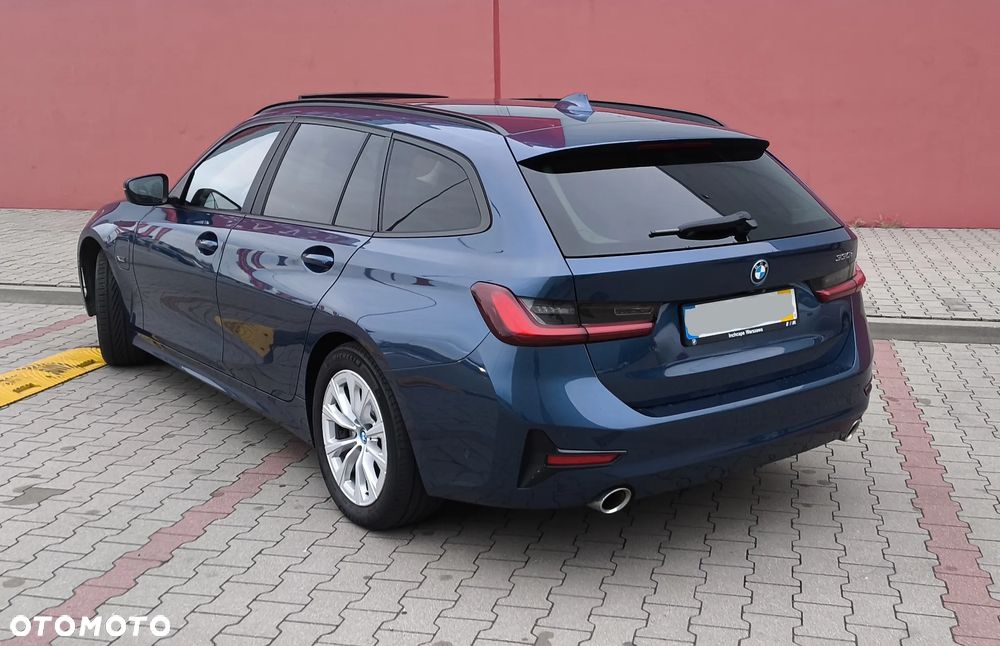 BMW Seria 3 330e Luxury Line - 28