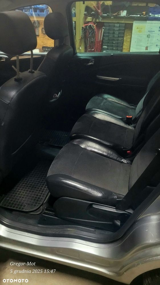 Ford S-Max - 7