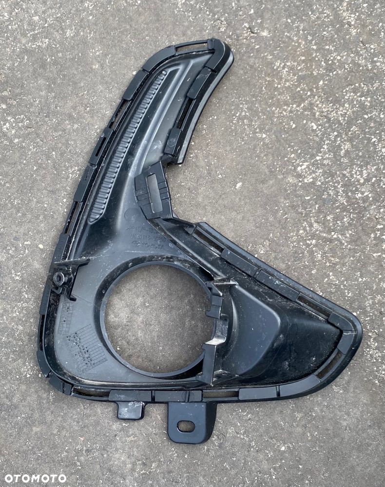 TOYOTA YARIS 4 IV 20- ORYGINALNA ! ! ! LEWA KRATKA ZAŚLEPKA RAMKA OSŁONA OBUDOWA HALOGENU NA HALOGEN kratka zderzaka przedniego w zderzak przedni lewy przód 52113-0D250 521130D250 - 3