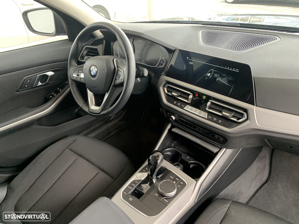 BMW 330 e Touring Line Sport Auto - 17