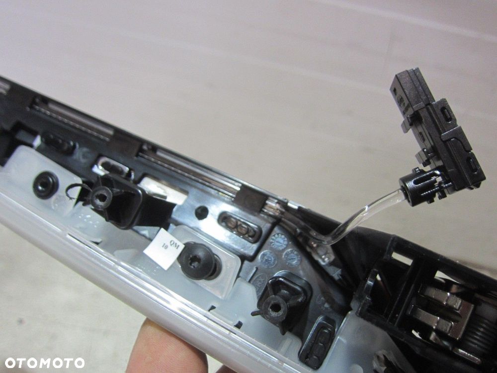 BMW X1 F48 LISTWY KRATKI DEKORY DESKI DRZWI AMBIENTE PERLGLANZ 9347753 LED - 16