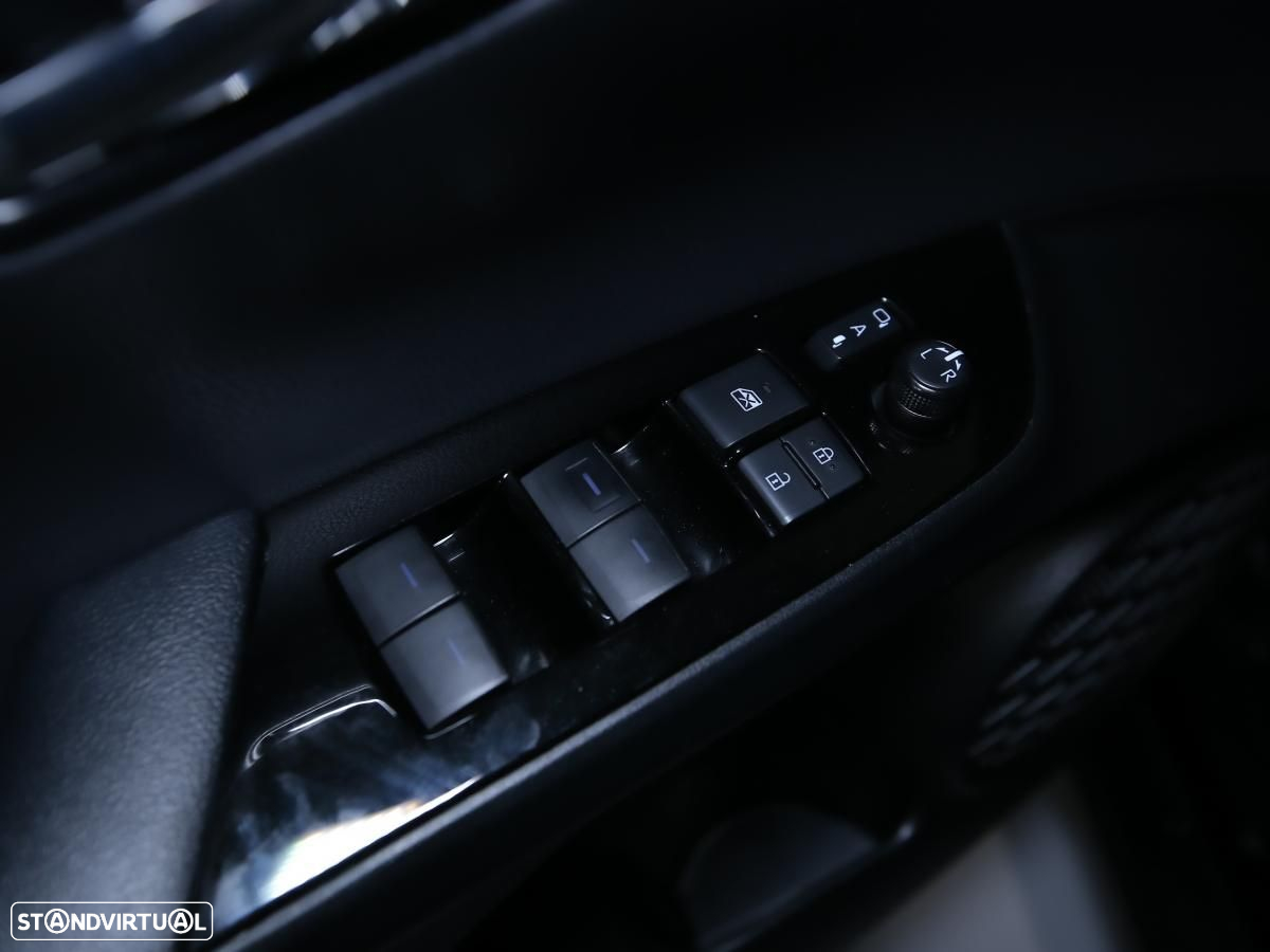Toyota Prius 1.8 Plug-In Luxury - 24
