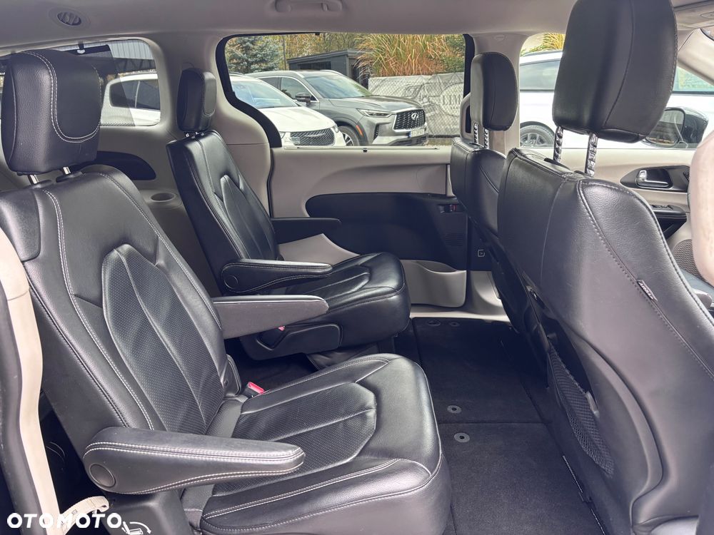 Chrysler Pacifica - 21