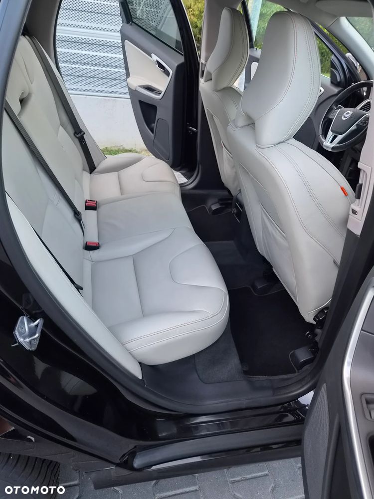 Volvo XC 60 D3 Drive-E Ocean Race - 26