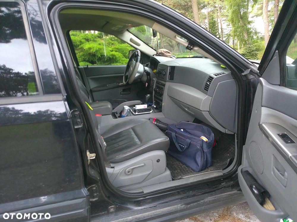 Jeep Grand Cherokee - 32