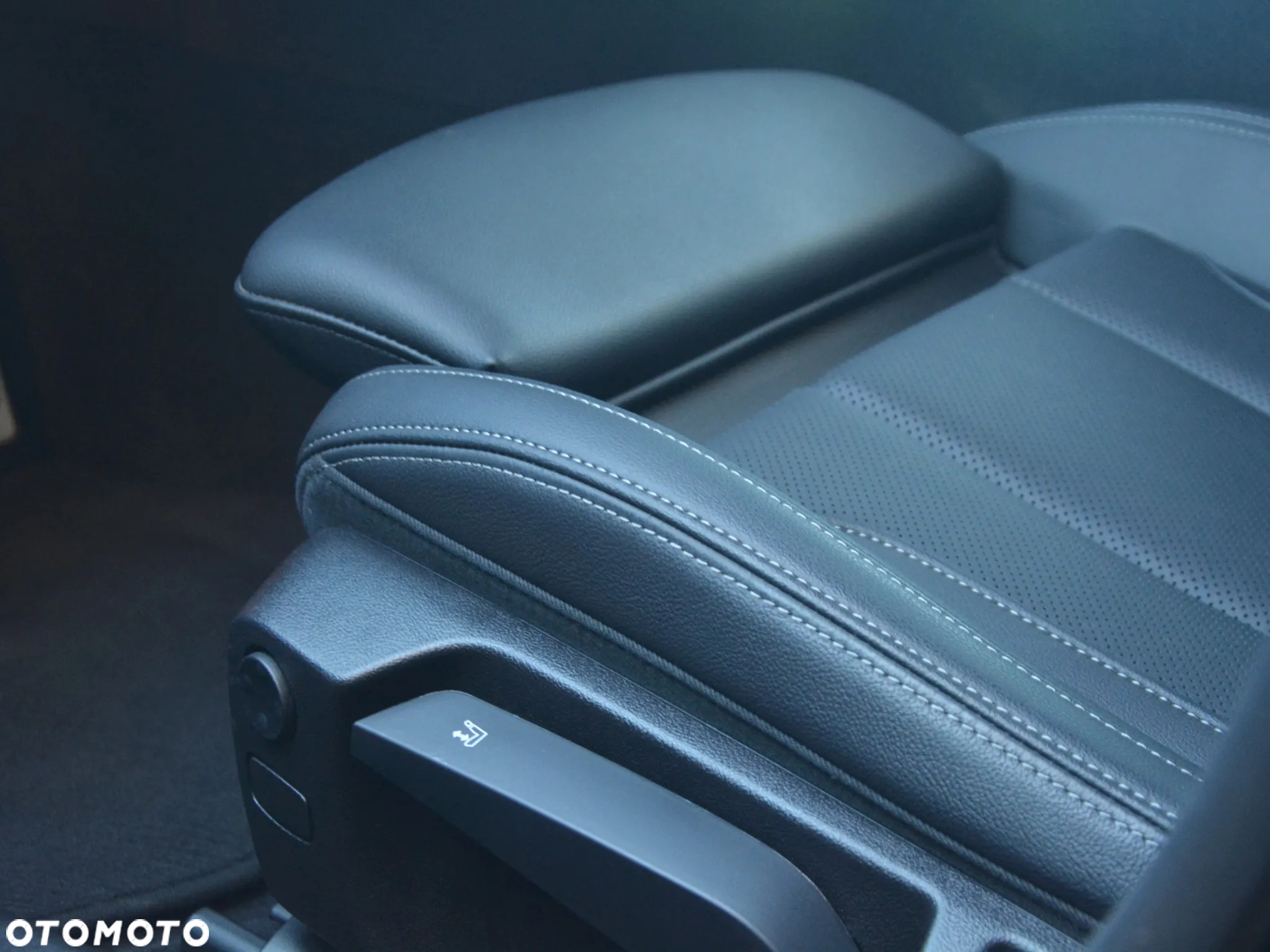 BMW Seria 3 318i M Sport - 11