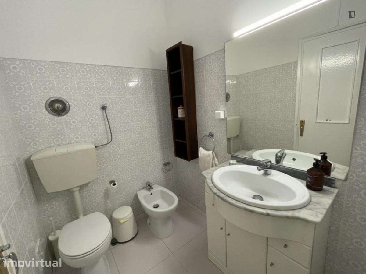 Quarto - localizado em Linda-a-Velha Lisbon - Grande imagem: 3/14