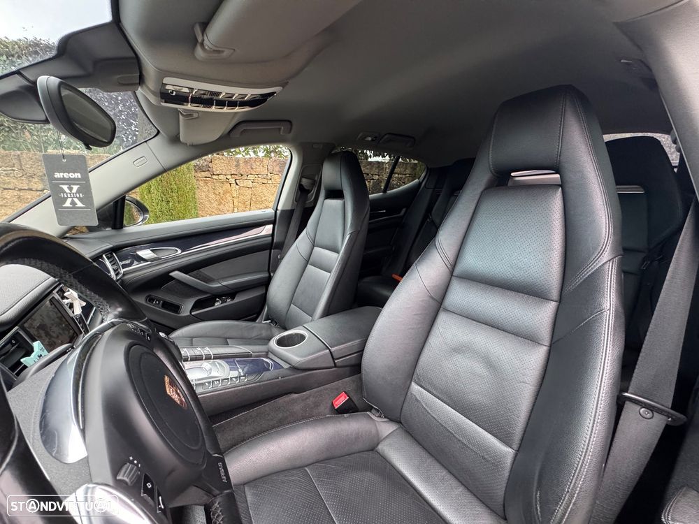 Porsche Panamera 4 PDK Platinum Edition - 27