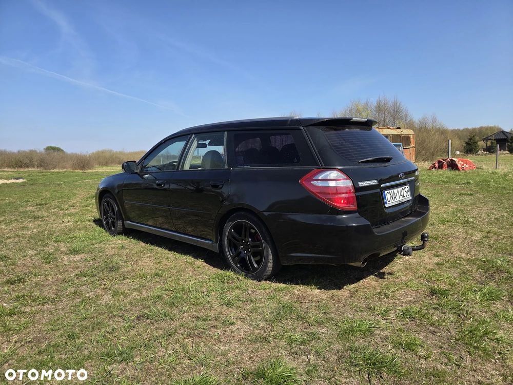 Subaru Legacy Kombi 3.0 4WD - 3