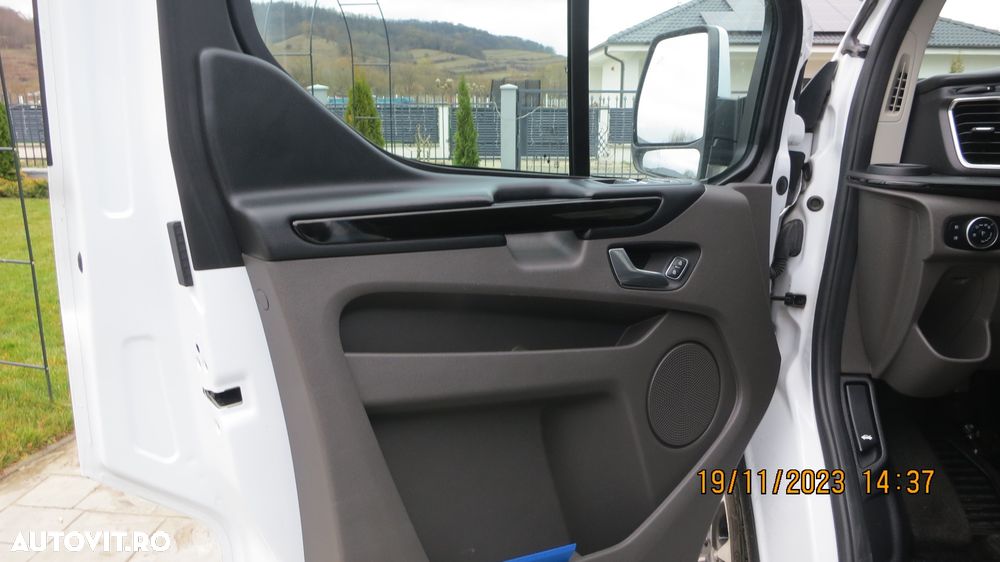 Ford Tourneo Custom Bus 320 2.0 EcoBlue 185 CP L1H1 Sport Aut. - 9