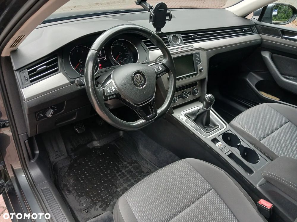 Volkswagen Passat 1.4 TSI BMT Trendline - 17
