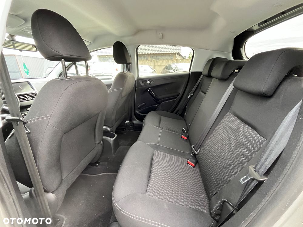 Peugeot 208 1.2 PureTech Style - 18