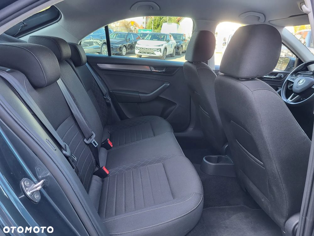 Skoda RAPID 1.0 TSI Style - 14