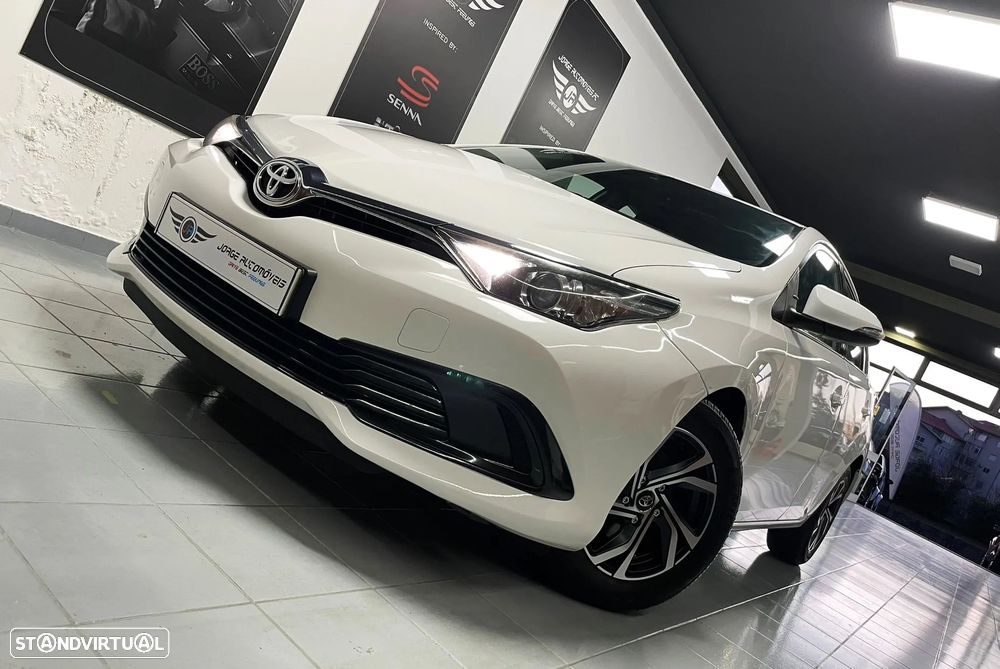 Toyota Auris 1.4 D-4D Exclusive - 4