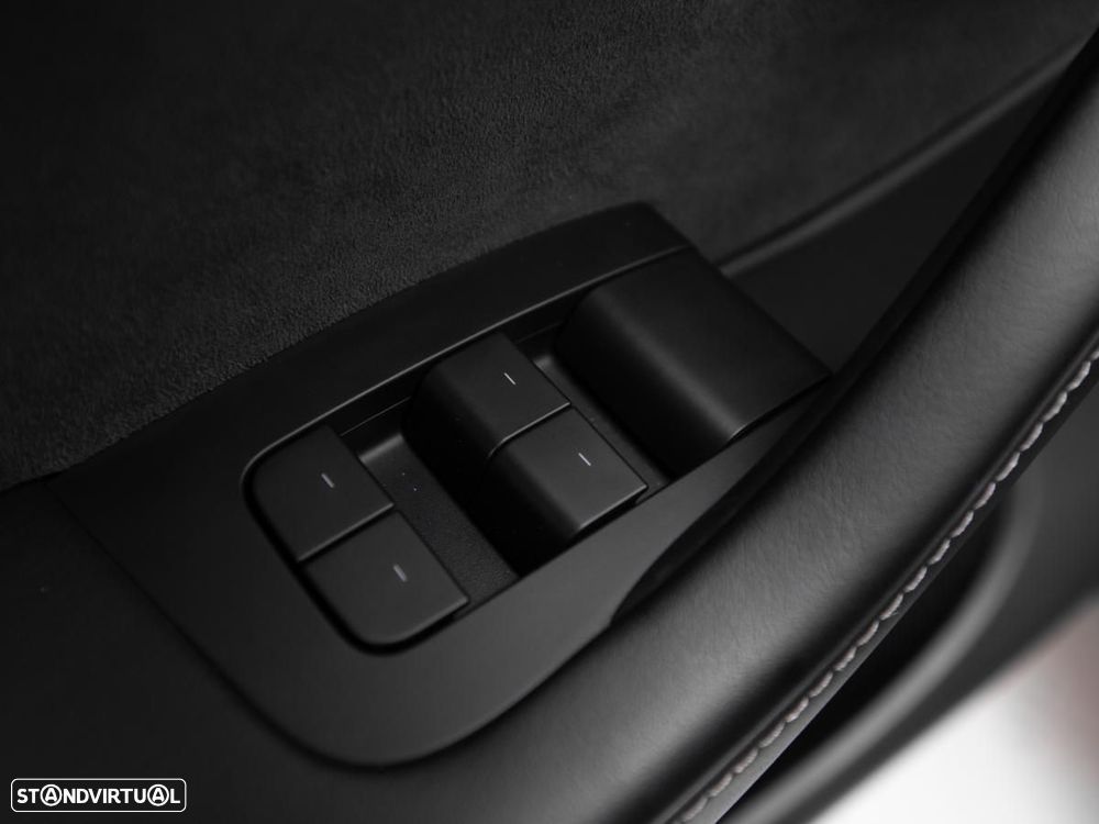 Tesla Model Y Long Range Tração Integral - 16