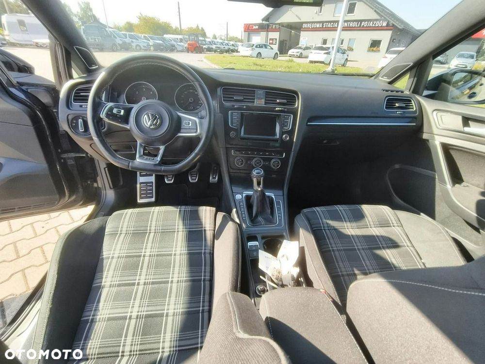 Volkswagen Golf - 11