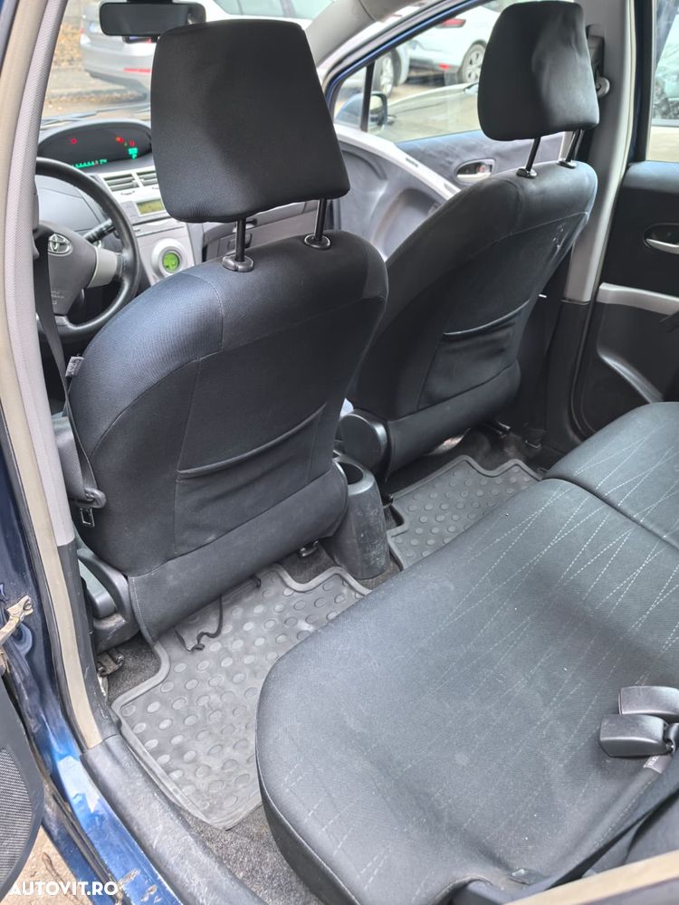Toyota Yaris 1.3 Aut Sol - 5