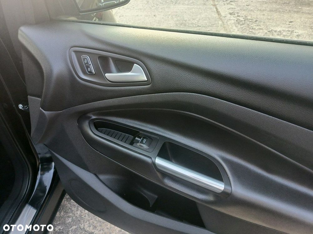 Ford Kuga 1.6 EcoBoost 2x4 Titanium - 19