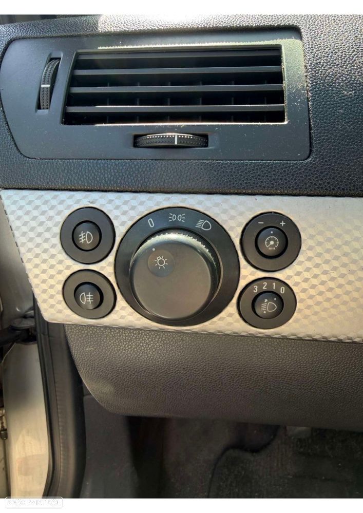 Opel Astra GTC 1.7 CDTI - 11