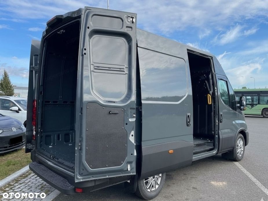 Iveco Daily 12m3 Hi-Matic L3H2 2.3 156KM - 6