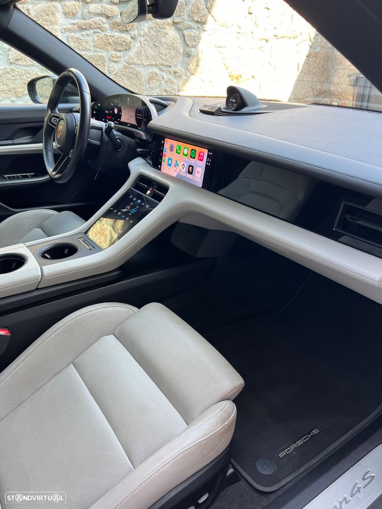 Porsche Taycan 4S - 15