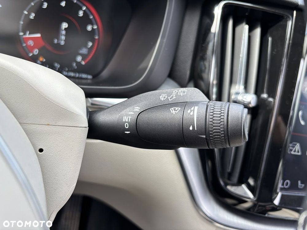 Volvo XC 60 T5 AWD Momentum Pro - 16