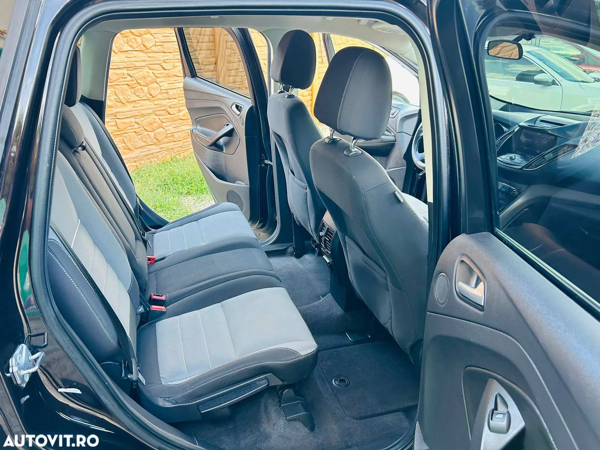Ford Kuga - 8