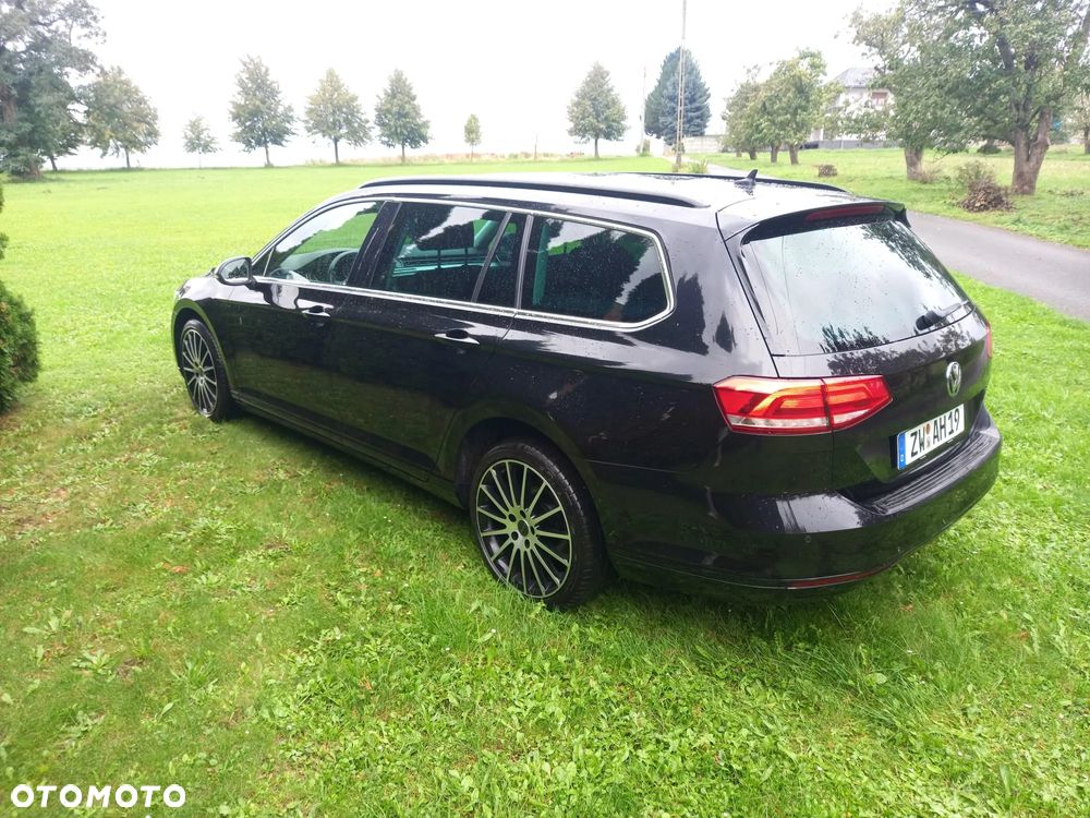 Volkswagen Passat - 1
