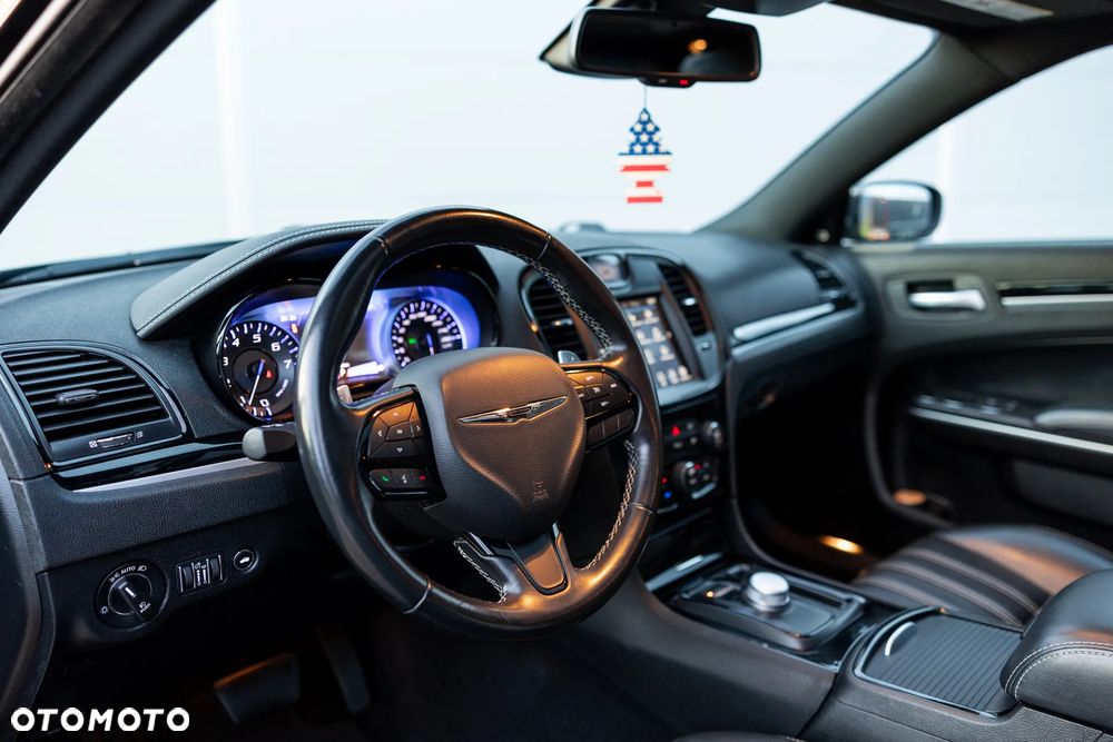 Chrysler 300s - 14