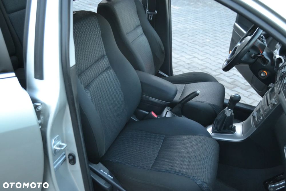 Toyota Avensis 2.0 VVT-i Executive - 24