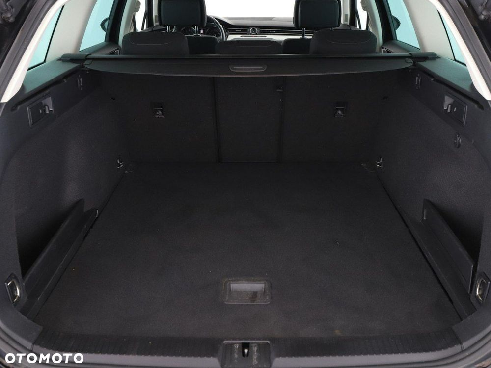 Volkswagen Passat - 21