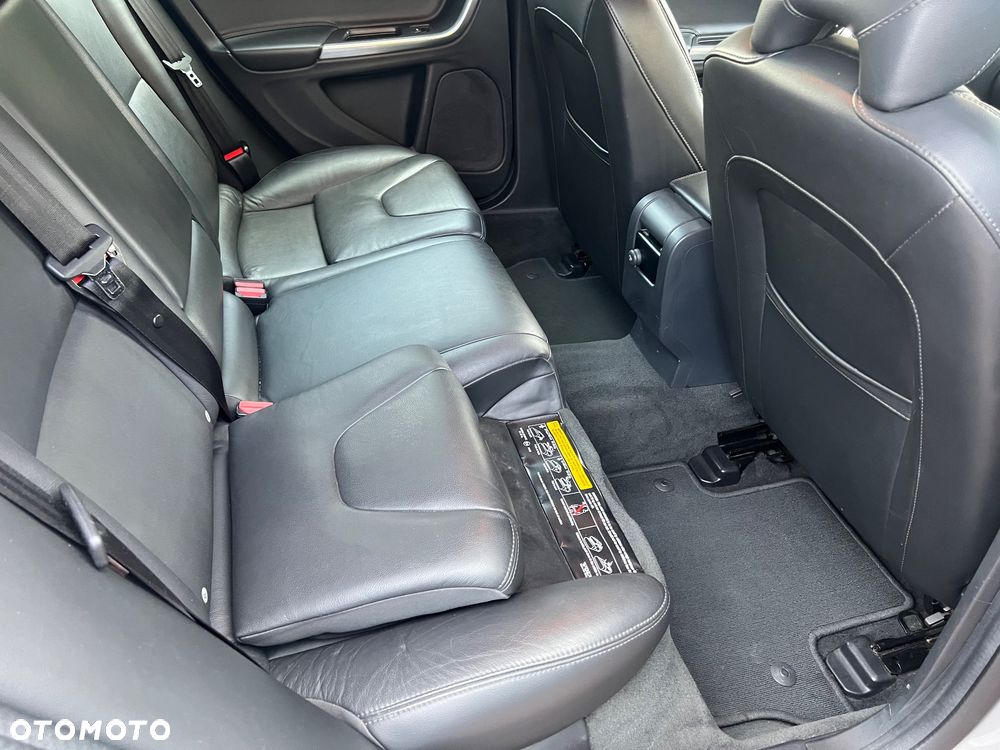Volvo V60 Cross Country D3 Drive-E Summum - 13