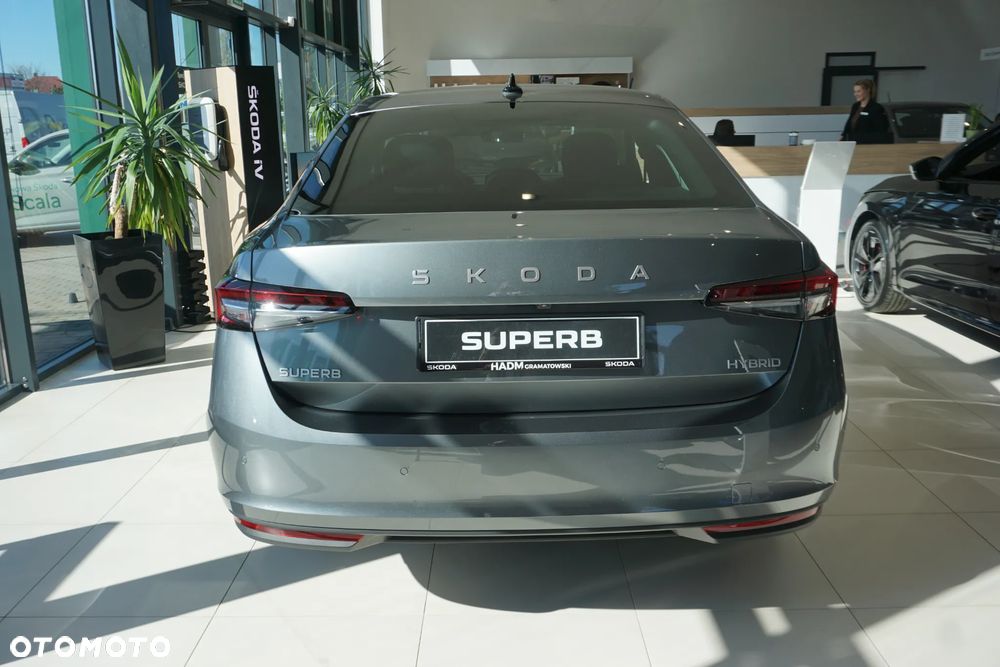 Skoda Superb 1.5 TSI mHEV Drive DSG - 4
