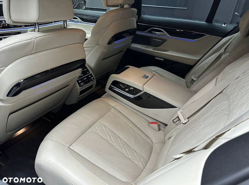 BMW Seria 7 750i xDrive - 4