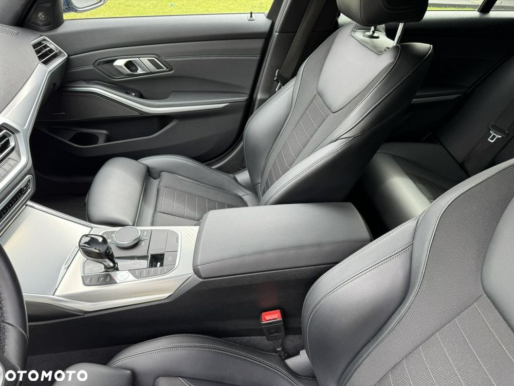 BMW Seria 3 320d Sport Line Shadow sport - 34