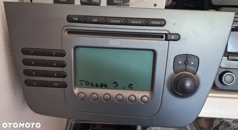 RADIO ORYGINALNE - SEAT TOLEDO III / EUROPA -5P1035186B - 1