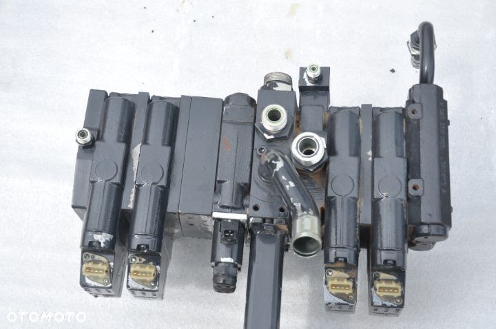 ROZDZIELACZ HYDRAULICZNY NOWY !!! REXROTH DEUTZ 6190 SAME NR R917010231 - 3