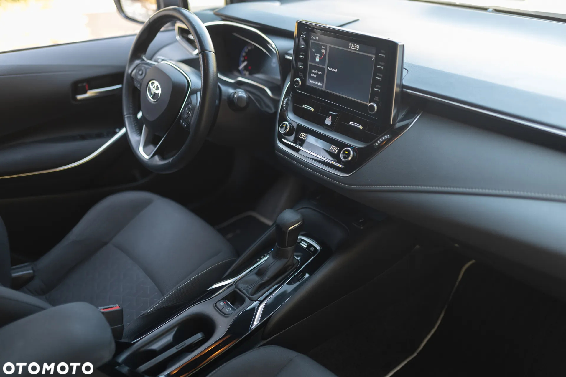 Toyota Corolla 1.8 Hybrid Comfort - 12