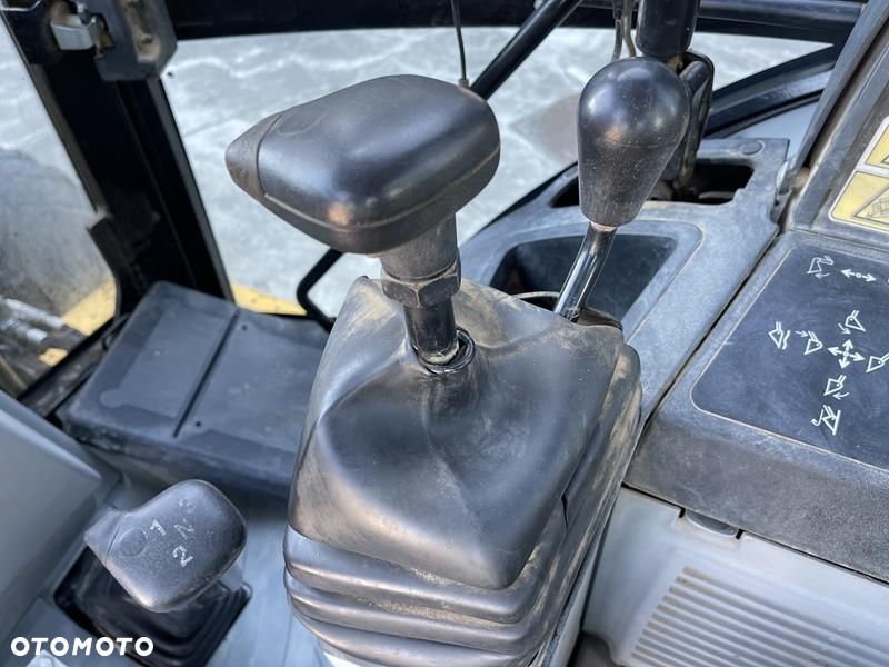 Caterpillar 428 F , rok 2012 4 łyżki, widły. - 19