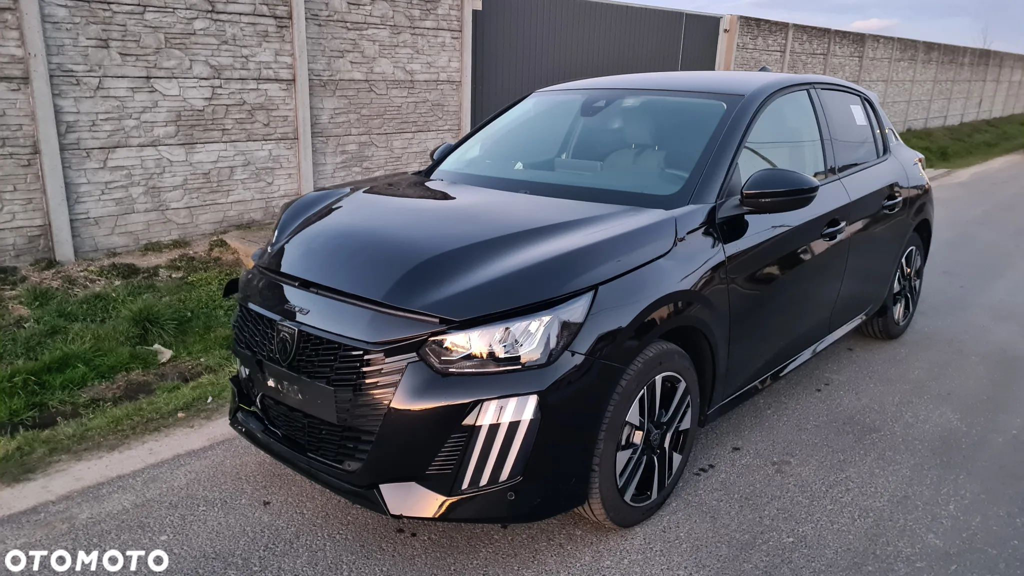 Peugeot 208 - 1